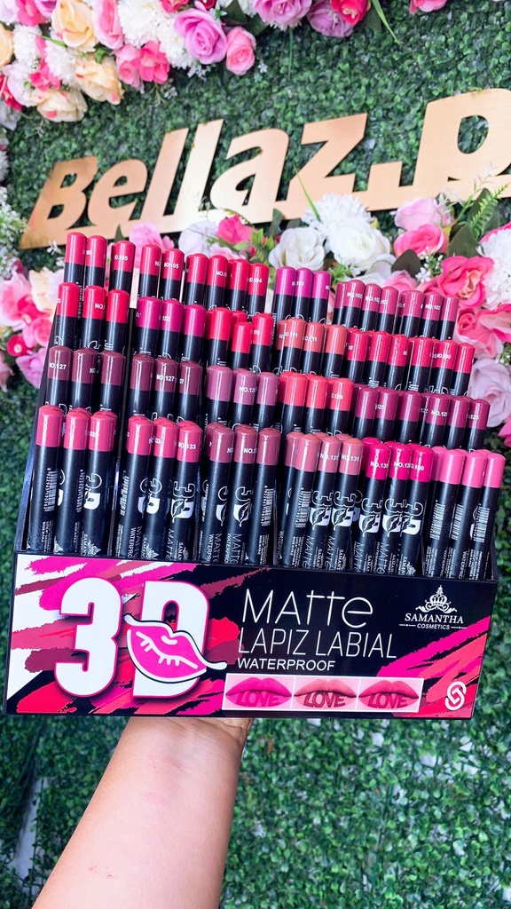 Lápiz labial matte diseño negro 445